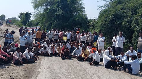 wardha devli road protest construction delay