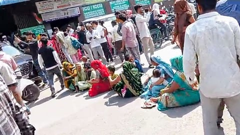 Agra Woman Death: Family Protests Outside Hospital, Alleges Medical Negligence After Delivery Case