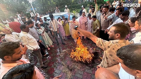 Congress workers protest outside the Indore Development Authority office