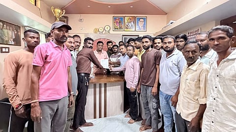 gadchiroli forest workers salary pending protest alapalli