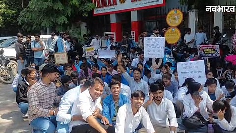 Paramedical students protesting and locking the main gate of GRMC Gwalior