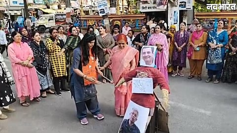 BJP Mahila Morcha members protest at Rajwada