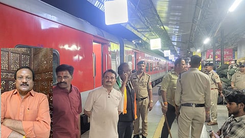 Congress workers from Indore leave for Delhi to join Rahul Gandhi’s protest over alleged vote theft.