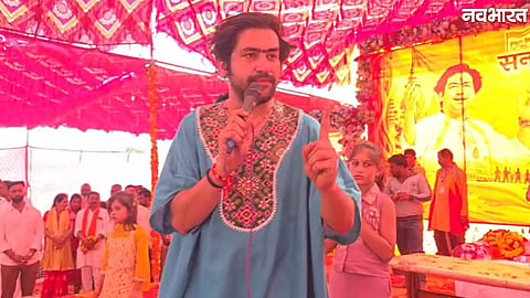 Dhirendra Krishna Shastri addresses devotees