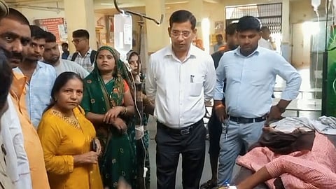 Aligarh School Accident: Four Girl Students Injured After Ceiling Plaster Falls During Exams