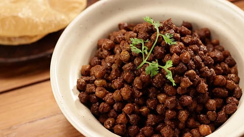 Kanya pujan hing tadka kale chane recipe.
