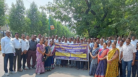 wardha retired police protest pay scale health benefits