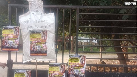 Congress workers protest at Manorama Raje Hospital in Indore