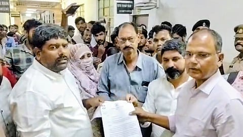 Agra Poori Nagar Demolition Row: Congress Protests at Municipal Corporation