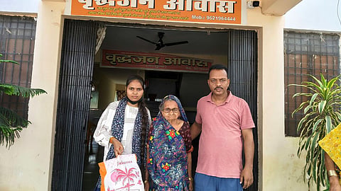 Kaushambi News: 70-Year-Old Woman Reunites with Family After Four Years, Old Age Home Manager’s Efforts Bear Fruit