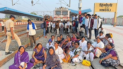 Hingoli Railway Station Passengers Protest
