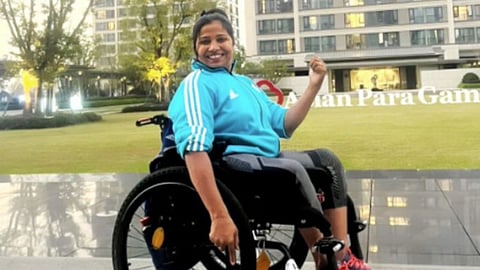 suvarna raj discuss throw gold medal