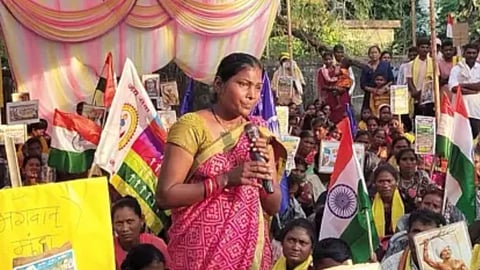gadchiroli tribal villagers road protest six deaths