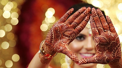 karwa chauth mehndi dark colour tips.
