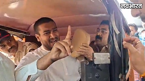 Ram Purnekar Protest Outside Eknath Shinde Residence