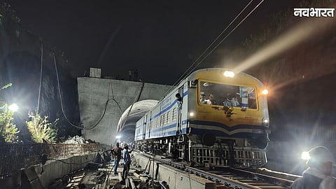 Railway tower wagon successfully passes through the 3-kilometer Tihi Tunnel.
