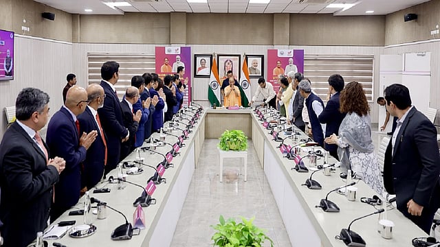 CM Yogi Meets Singapore Delegation