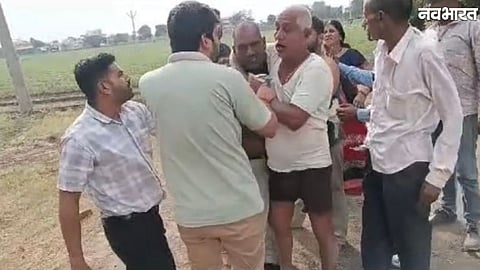 Assault on electricity department employees in Ujjain