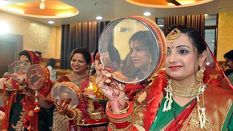 Karwa Chauth Ka Chand Kitne Baje Niklega