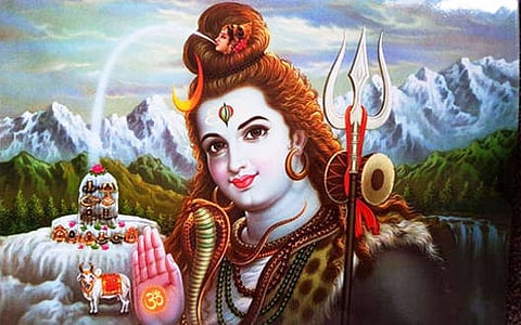सावन में भगवान शिव का इन वस्तुओं से करें अभिषेक, विवाहित और अविवाहितों को महादेव से मिलेंगे ये आशीष