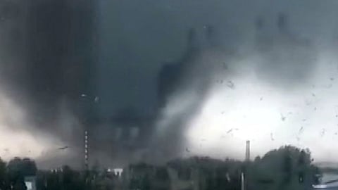 Destructive tornado in many areas of America, 50 people feared dead in Kentucky