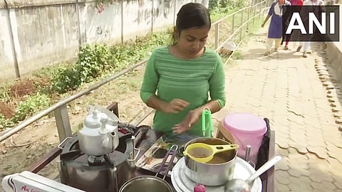 viral news girl-open-tea-stall-outside-collage-after-graduation-when-didnt-get-job-in-patna