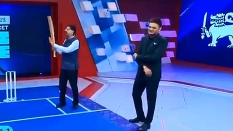 asia-cup-2022-krishnamachari-srikkanths-leaves-hemang-badani-injured-with-bat-on-live-tv-video