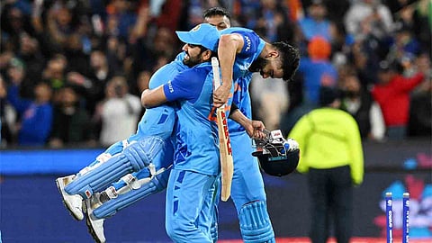 Rohit Sharma lifted Virat Kohli after winning the match against Pakistan Video