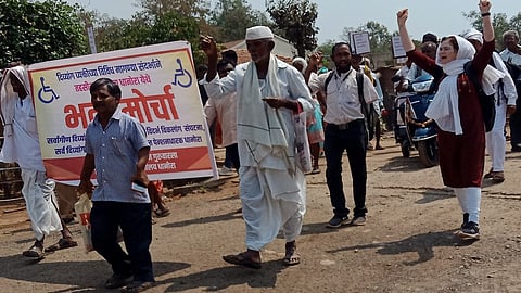 Hundreds of Divyang threatened Tehsil, submitted memorandum of various demands to Tehsildar