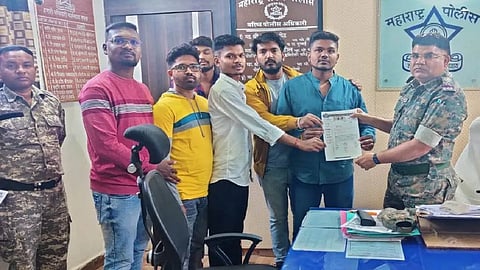 Stop illegal liquor smuggling in the district, Police Boys Association submitted memorandum to the police station