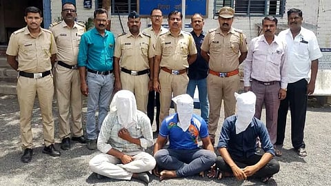Three accused arrested , pelting stones , Samridhi Highway, Karanja rural police action,