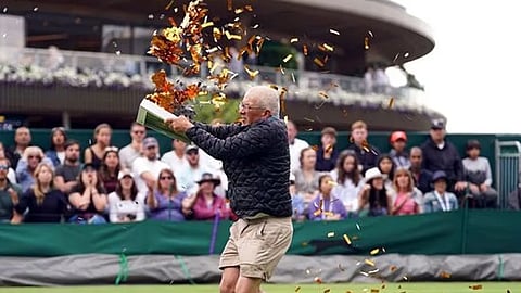 Wimbledon Three protesters arrested for interrupting matches by throwing confetti on court