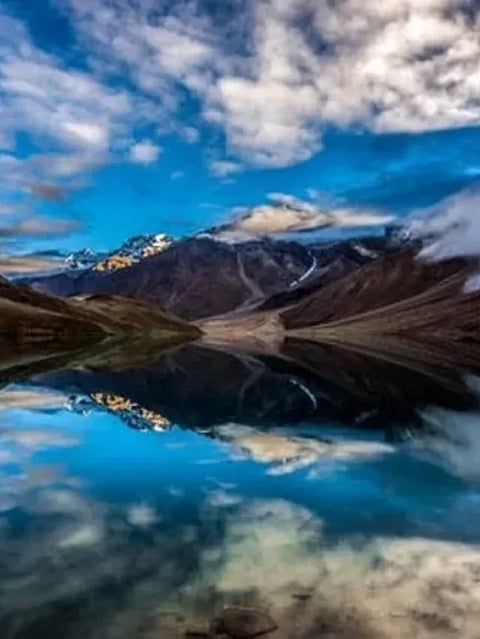 the-moon-lake-know-why-this-lake-changes-color_1633522851