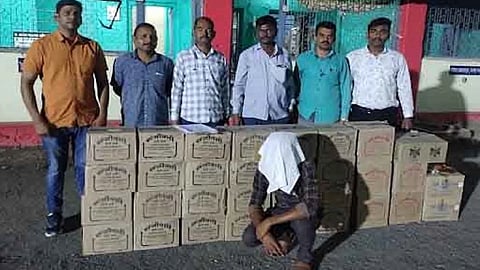 Akola LCB's action in Murtijapur, goods of country and foreign liquor seized