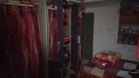 Robbery in Shivaji nagar, Akola