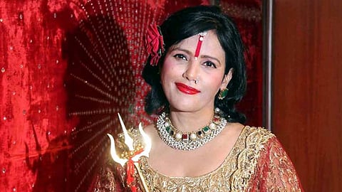 Radhe Maa VIP Treatment at Borivali Polling Booth by Election Staff