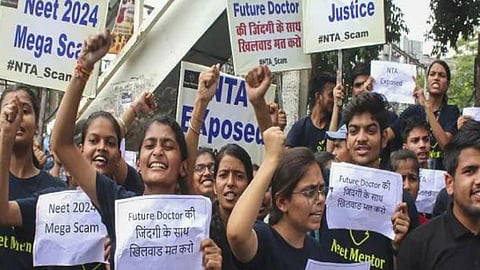 Year Ender 2024: इस साल सड़क से संसद तक छाया रहा NEET पेपर लीक का मुद्दा, जानें अब तक क्या-क्या हुआ?