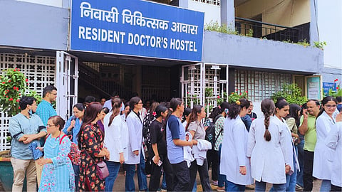 Delhi Doctors Strike: कोलकाता दुष्कर्म-हत्या मामले पर दिल्ली के सरकारी अस्पतालों में रेजिडेंट डॉक्टर हड़ताल पर