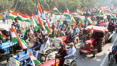 स्वतंत्रता दिवस पर एक बार फिर दिखा किसानों का आक्रोश, इन राज्यों में ट्रैक्टर मार्च निकाल किया विरोध प्रदर्शन