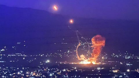 Israel-Hezbollah War: इजरायल ने हिजबुल्लाह के ठिकाने पर किया एयर स्ट्राइक