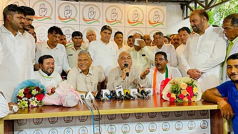 जेजेपी के बागी विधायक रामकरण काला ने थामा कांग्रेस का दामन