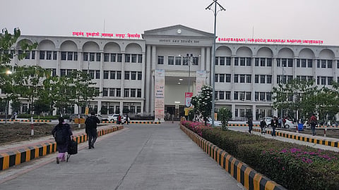 Jobs abroad based on fake Nagpur University degree