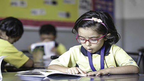 एलकेजी में बच्चे को पढ़ाने के लिए देने पड़ेंगे कई लाख