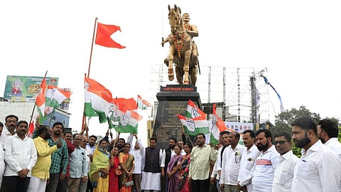 छत्रपती शिवाजी महाराज की प्रतिमा गिरने को लेकर MVA ने किया प्रदर्शन, नाना पटोले बाेले- गद्दी छोड़े सरकार