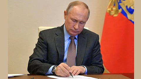 Russia Ukraine War: रूसी राष्ट्रपति पुतिन होते जा रहे खतरनाक, हाइपरसोनिक मिसाइलों के उत्पादन दी हरी झंडी