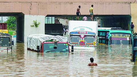 गुजरात में बारिश, बाढ़ और बिजली का कहर; अब तक 26 लोगों की मौत,