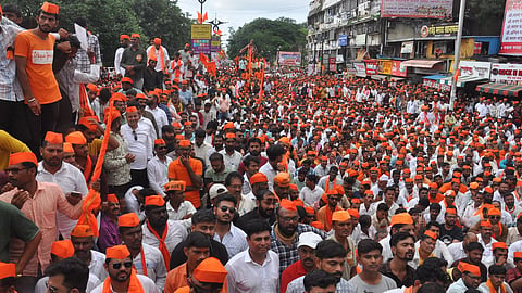 मनोज जरांगे की रैली में चोरों ने किए हाथ साफ, जेब कतरों ने चुराए लाखों के जेवर