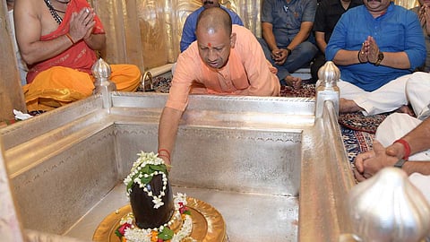 काशी विश्वनाथ की शरण में पहुंचे गोरक्षपीठाधीश्वर