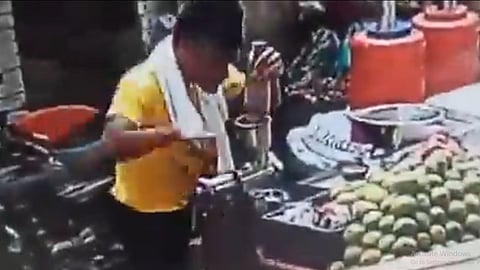 उत्तर प्रदेश के शामली में जूस बेचने वाले ने जूस में थूका, वीडियो सोशल मीडिया पर वायरल