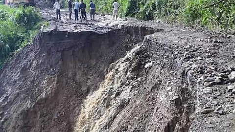 नागालैंड में कुदरत कहर, राष्ट्रीय राजमार्ग पर हुए भूस्खलन से छह लोगों की गई जान